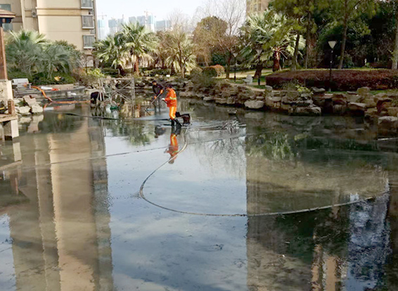 向阳街道景观池淤泥清理