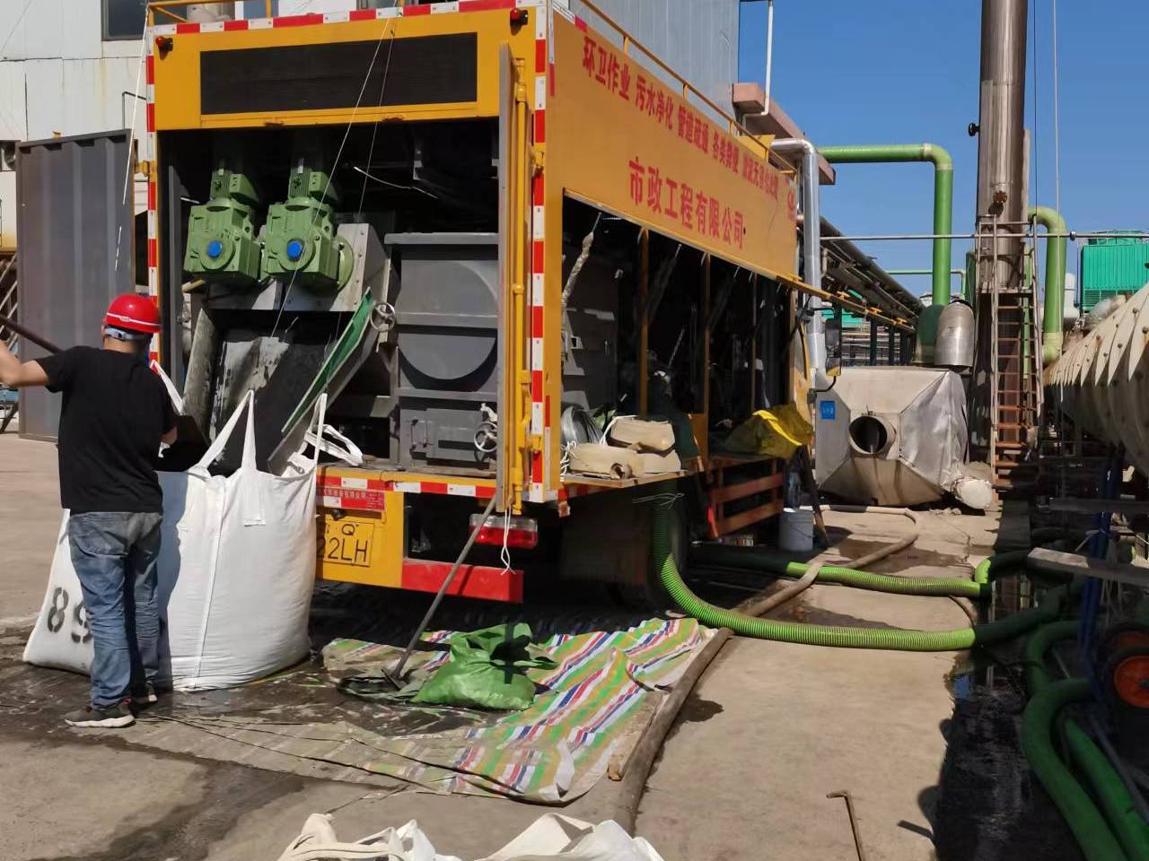 向阳街道淤泥压干处理