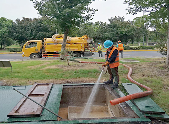 向阳街道化油池清理